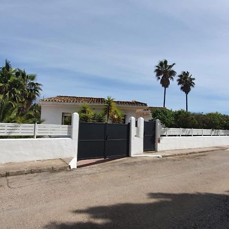 Beautiful 5 Bedroom Villa With Private Pool With Stunning Sea Views, Walking Distances To Shops Restaurants Beach 马尼尔瓦 外观 照片