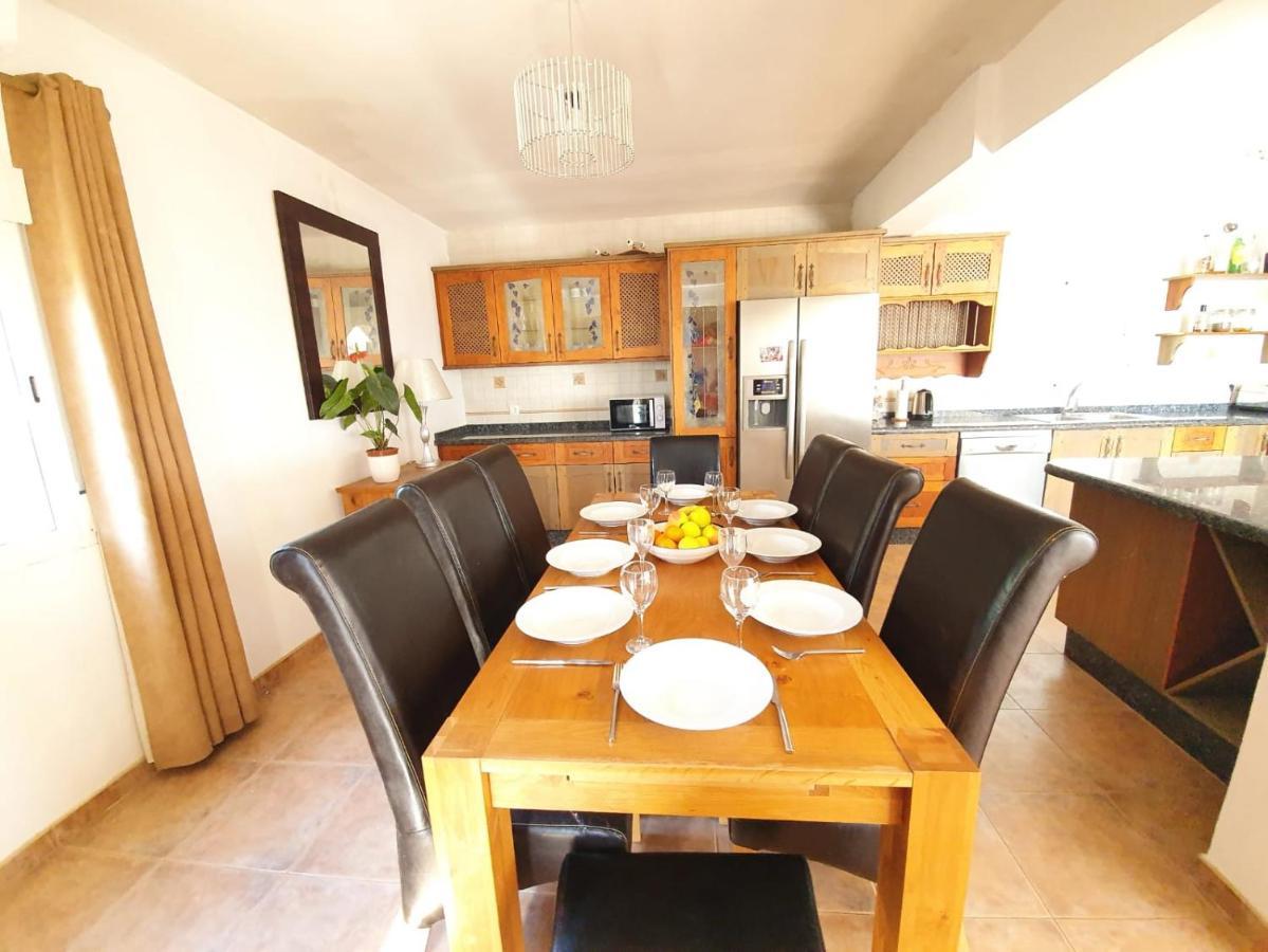 Beautiful 5 Bedroom Villa With Private Pool With Stunning Sea Views, Walking Distances To Shops Restaurants Beach 马尼尔瓦 外观 照片