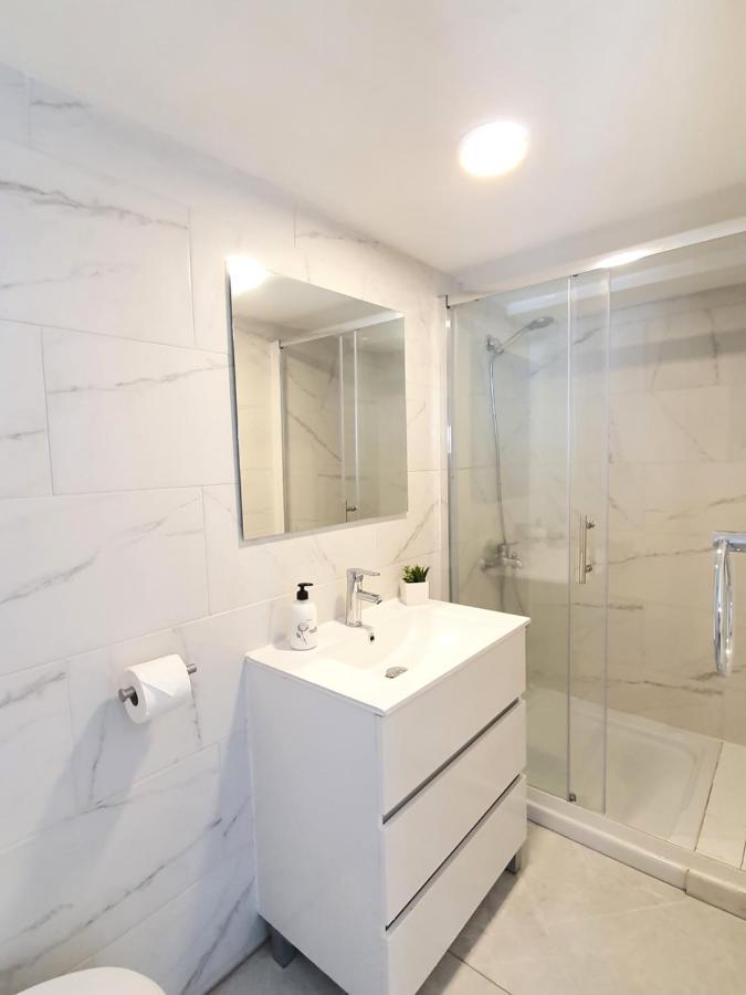 Beautiful 5 Bedroom Villa With Private Pool With Stunning Sea Views, Walking Distances To Shops Restaurants Beach 马尼尔瓦 外观 照片