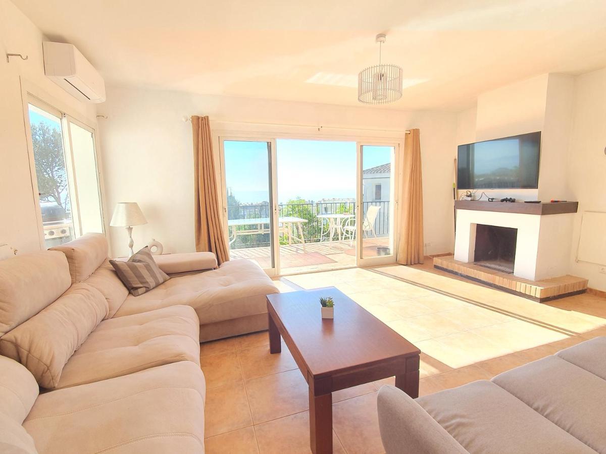 Beautiful 5 Bedroom Villa With Private Pool With Stunning Sea Views, Walking Distances To Shops Restaurants Beach 马尼尔瓦 外观 照片